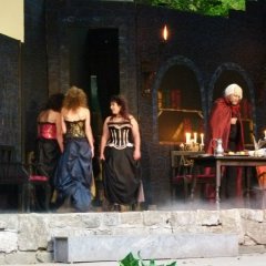 Dracula 2011282158_10150294846060769_786145768_7755224_7441298_n